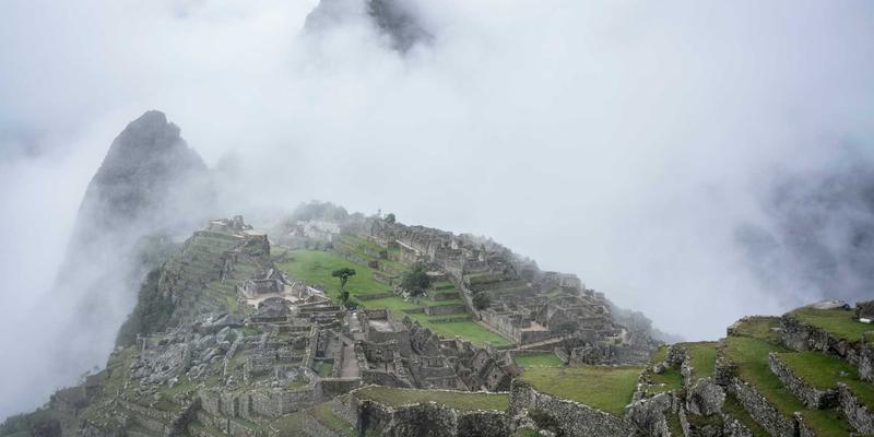 战后与当代亚洲艺术收藏指南：从艺术展览到鸿星阁古董的鉴赏策略